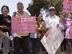 הפגנת קשישים מול משכן הכנסת הפגנת קשישים מול משכן הכנסת