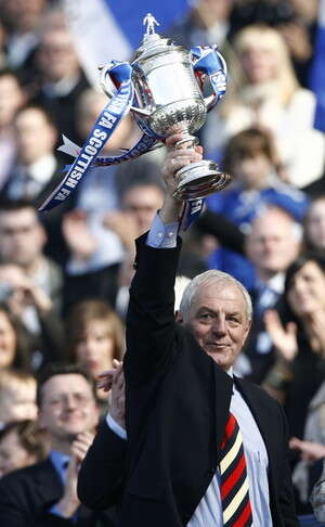 וולטר סמית' עם הגביע הסקוטי וולטר סמית' עם הגביע הסקוטי