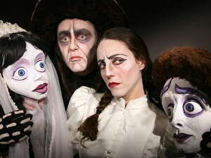 מתוך בין שני עולמות מתוך בין שני עולמות