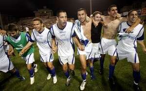 שחקני עירוני קרית שמונה חוגגים עליה לגביע אופ שחקני עירוני קרית שמונה חוגגים עליה לגביע אופ