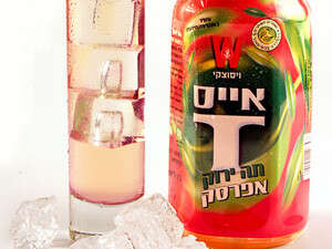 אייס תה ירוק ואפרסק אייס תה ירוק ואפרסק