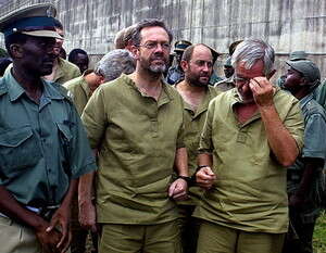 שכיר החרב, סיימון מאן, במעצר. שכיר החרב, סיימון מאן, במעצר.