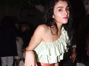 ליאת אשורי. מחר בשיעור ספרות: נתפייט על הפאייטים. ליאת אשורי. מחר בשיעור ספרות: נתפייט על הפאייטים.