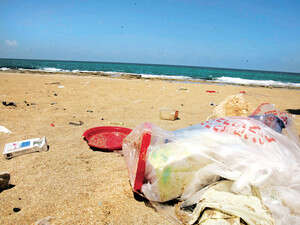 לכלוך בחופיה הלא מוכרזים של נהריה, עקב הפסקת עבודות הניקיון בעקבות מחסור בתקציב. לכלוך בחופיה הלא מוכרזים של נהריה, עקב הפסקת עבודות הניקיון בעקבות מחסור בתקציב.