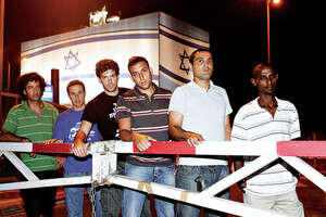 חבריהם לגדוד המילואים של רגב וגולדווסר. חבריהם לגדוד המילואים של רגב וגולדווסר.