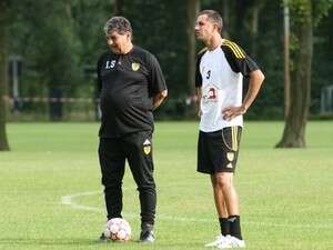 דוד אמסלם יחד עם יצחק שום במחנה האימונים. דוד אמסלם יחד עם יצחק שום במחנה האימונים.