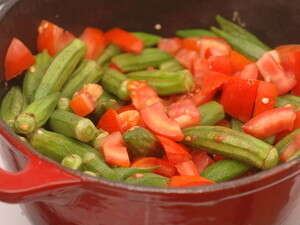 במיה עם עגבניות במיה עם עגבניות