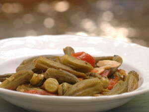 במיה עם עגבניות במיה עם עגבניות