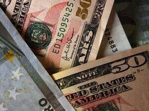 דולרים ויורו דולרים ויורו