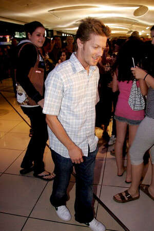 ��� ����