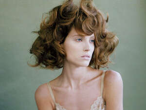 חזייה טריומף, שמלה מריה ברמן בשיין חזייה טריומף, שמלה מריה ברמן בשיין