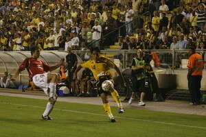 יואב זיו, מול שחקן של ויסלה קרקוב יואב זיו, מול שחקן של ויסלה קרקוב