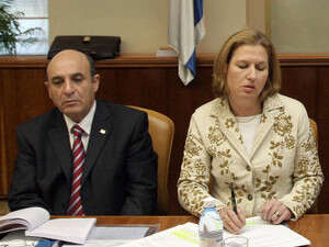 שרת החוץ ציפי לבני ושר התחבורה שאול מופז. שרת החוץ ציפי לבני ושר התחבורה שאול מופז.