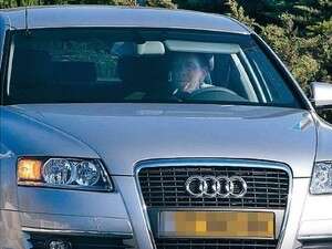 השופטת אילה פורקציה במכונית מסוג אאודי A6. השופטת אילה פורקציה במכונית מסוג אאודי A6.