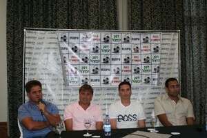 אלישע לוי, במפגש עם דסק עיתונאי הספורט בחיפה. אלישע לוי, במפגש עם דסק עיתונאי הספורט בחיפה.