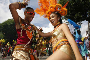 מוזיקה בפול ווליום. קרנבל נוטינג היל מוזיקה בפול ווליום. קרנבל נוטינג היל