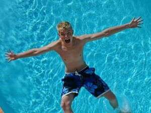 בקרוב הרבה יותר מבריכה? בקרוב הרבה יותר מבריכה?