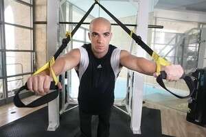 רוני הלל. רוני הלל.