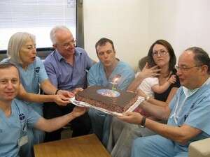 מימין: פרופ' דב פלדברג, סמדר אלון, ד''ר יואב פלד, פרופ' מרק גלזרמן, שרה בהרב , ד''ר ליאוניד מלוביצקי. מימין: פרופ' דב פלדברג, סמדר אלון, ד''ר יואב פלד, פרופ' מרק גלזרמן, שרה בהרב , ד''ר ליאוניד מלוביצקי.