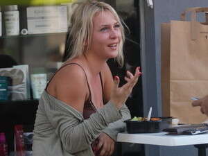 מלאני קורמן. באיזה צבע הים האדום? מלאני קורמן. באיזה צבע הים האדום?