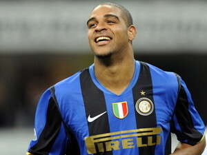 אדריאנו חוגג עם מאנסיני אדריאנו חוגג עם מאנסיני