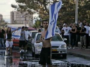 יהודים מפגינים בעכו, בעקבות המהומות בעיר. יהודים מפגינים בעכו, בעקבות המהומות בעיר.