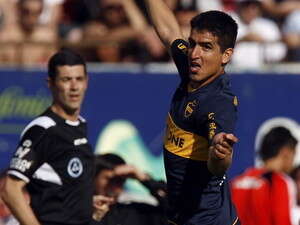 לוקאס ויאטרי חוגג מול ריבר, הלילה. לוקאס ויאטרי חוגג מול ריבר, הלילה.