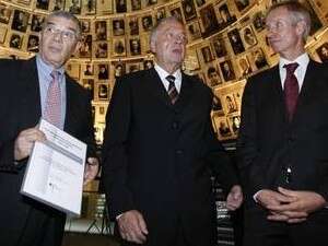 שר התרבות הגרמני מבקר ביד ושם. שר התרבות הגרמני מבקר ביד ושם.