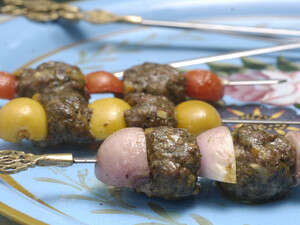 קבב טלה עם תמרים קבב טלה עם תמרים