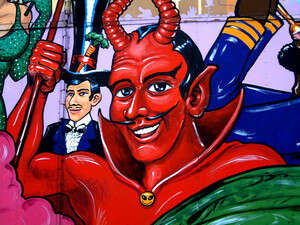 השטן תמיד אורב בפינה השטן תמיד אורב בפינה