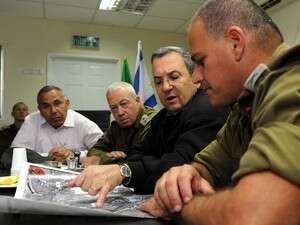 שר הביטחון אהוד ברק בביקור באוגדת עזה. שר הביטחון אהוד ברק בביקור באוגדת עזה.