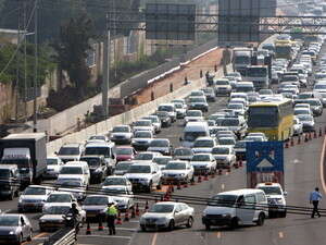 פקקים בנתיבי איילון פקקים בנתיבי איילון