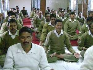 חיילים הודים עושים מדיטציה. מתוך האתר של אמאצ'י חיילים הודים עושים מדיטציה. מתוך האתר של אמאצ'י