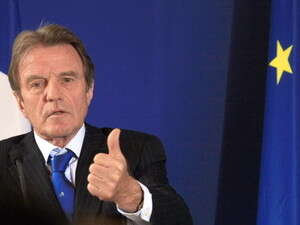 שר החוץ המרפתי, ברנאר קושנר. שר החוץ המרפתי, ברנאר קושנר.