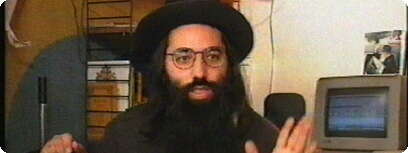 תמיר אלברט
(צילום מתוך ''שמיים על גלויה שרוטה'', סרטו של חן שיינברג)