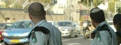 אנשי קבע בקריה.
צילום: יהונתן שאול
