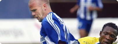 ג'ון פנסטיל מול פטרי אורביינן מ-HJK, הערב.
צילום: אי. פי.