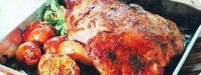 עוף עם תפוחי אדמה.
צילום: רובי קסטרו