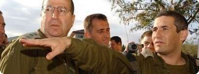 סא''ל ע' עם הרמטכ''ל, משה יעלון.
צילום: דובר צה''ל