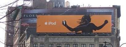 שלט פרסומת של iPod בניו יורק.
צילום: עידו קינן (CC)