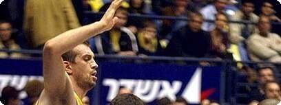 ניקולה וויצ'יץ' מול יושקו מציבונה, הערב.
צילום: אי-פי-איי