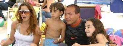 אייל ברקוביץ עם אשתו טלי והילדים.
צילום: פביאן קולדורף ושרונה יוחנן