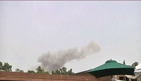 פיצוץ במתחם מגוריו של קדאפי בטריפולי, היום. צילום: רויטרס פיצוץ במתחם מגוריו של קדאפי בטריפולי, היום. צילום: רויטרס