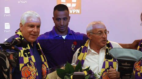 צפו במסיבת העיתונאים בחולון. צילום: דודי ויזגאן. עריכה: גלעד לוסטיג צפו במסיבת העיתונאים בחולון. צילום: דודי ויזגאן. עריכה: גלעד לוסטיג