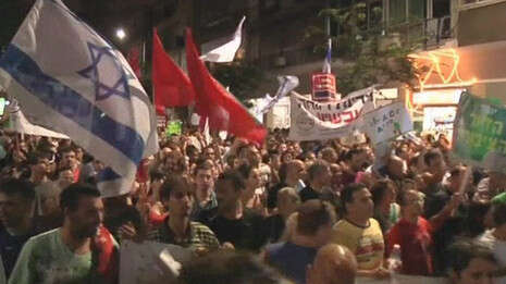 מחאת הדיור. צילום: רויטרס וערוץ הכנסת. עריכה: ערן אבירם מחאת הדיור. צילום: רויטרס וערוץ הכנסת. עריכה: ערן אבירם