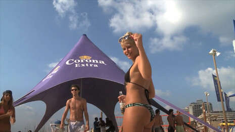 צפו באקשן על החוף צפו באקשן על החוף