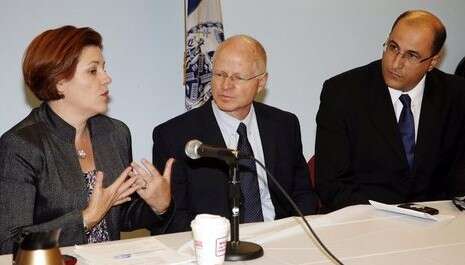 נועם שליט בניו יורק. צילום: רויטרס. עריכה: גלעד לוסטיג נועם שליט בניו יורק. צילום: רויטרס. עריכה: גלעד לוסטיג