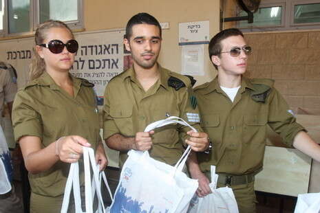 ליבי רן, חן אהרוני ואסתי גינזבורג ליבי רן, חן אהרוני ואסתי גינזבורג