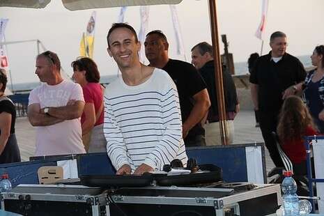 אביב חופי אביב חופי