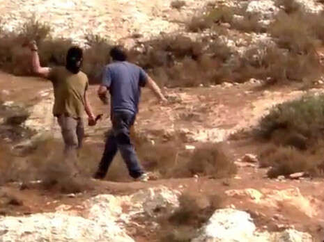 צילום מסך מתוך סרטון התקיפה צילום מסך מתוך סרטון התקיפה